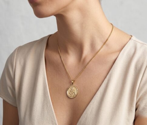 Gouden collier met Christus en Moeder Gods
