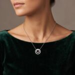 Wit gouden collier met diamanten hanger