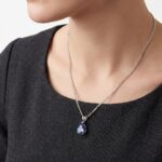 Wit gouden collier met saffier hanger