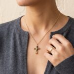 Gouden collier met kruis