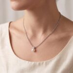 Wit gouden collier en hanger met parel en diamant