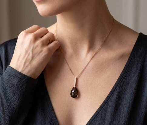 Gouden collier met rookkwarts en diamant
