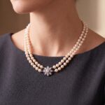 Parel collier met saffier en diamanten slot