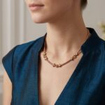 Gouden collier met saffier