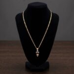 18 karaat gouden collier met lapis lazuli hanger
