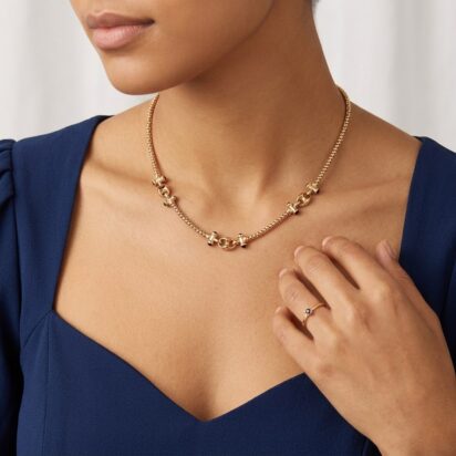 Gouden collier met saffier