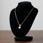 Gouden collier en diamanten hanger