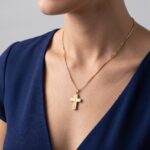 Geel gouden collier met kruis