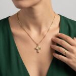 Geel gouden collier met kruis