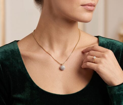 Gouden collier en hanger met briljanten