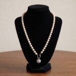Parelsnoer met gouden slot en diamanten