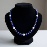 Collier met parels en lapis lazuli