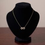 Gouden Infinity collier met zirkonia