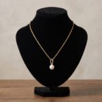 Geel gouden collier met parelhanger