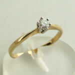 14 karaat gouden ring met diamant in klauwzetting