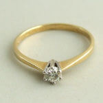 14 karaat gouden ring met diamant in klauwzetting