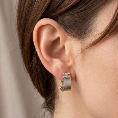 Bicolor oorbellen met briljant geslepen diamant