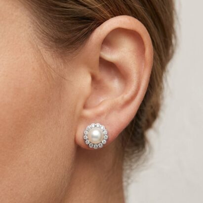 Wit gouden oorbellen met parel en diamant