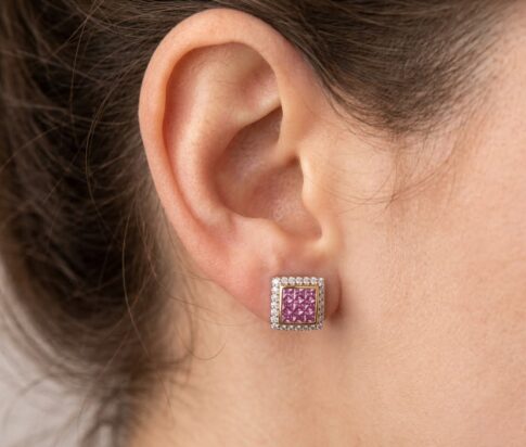 Wit gouden oorbellen met diamanten en amethist