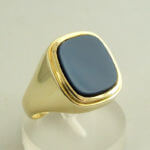 Gouden ring met lichtblauwe lagensteen