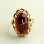 Occasion gouden ring met granaat