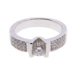 Wit gouden ring met briljant geslepen diamanten