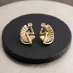 Gouden fantasie oorbellen met diamant