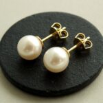 Gouden oorknopen met parel