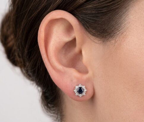 Bicolor gouden oorbellen met saffier en diamant