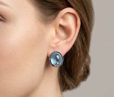 Wit gouden oorbellen met topaas en diamant