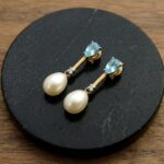 Gouden oorbellen met topaas, diamant en parel