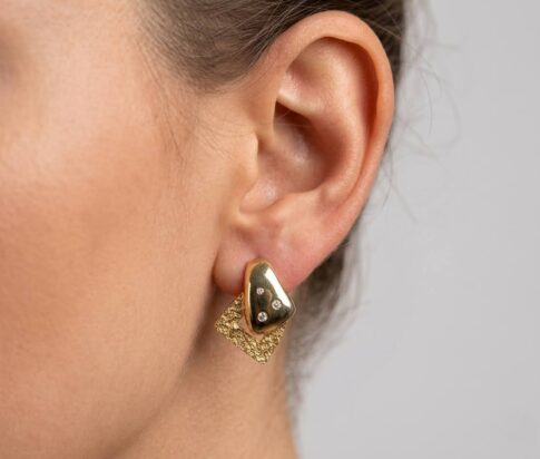 Gouden oorclips met diamant