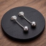 Wit gouden oorbellen met diamant en parel