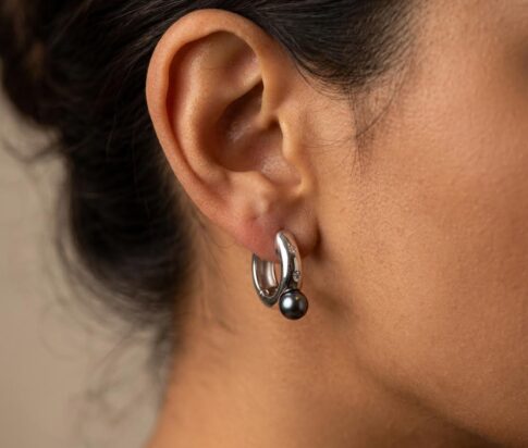 Wit gouden oorbellen met parels en diamant