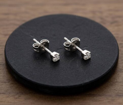 Atelier Christian wit gouden oorbellen met diamant