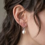 Wit gouden parel oorbellen met diamant
