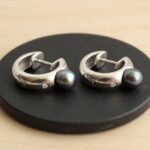 Wit gouden oorbellen met parels en diamant