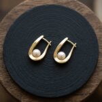 14 karaat geel gouden oorbellen met parel