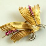Gouden broche met diamanten en robijnen