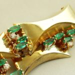 Gouden broche met diamanten en smaragd