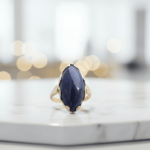 Geel gouden ring met lapis lazuli