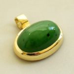 18 karaat geel gouden hanger met jade