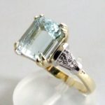 Bicolor ring met aquamarijn en diamanten