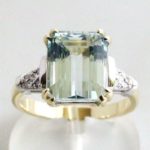 Bicolor ring met aquamarijn en diamanten