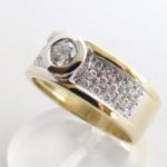 Bicolor ring met briljant geslepen diamanten