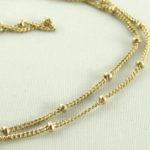 Gouden collier met balletjes