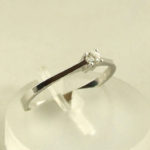 Wit gouden ring met briljant