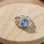 Zilveren ring met synthetische topaas