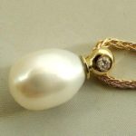 Gouden hanger met parel en diamant