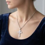 Wit gouden kruis met zirkonia